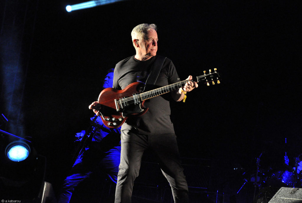 Ο τραγουδιστής Bernard Sumner των New Order στη σκηνή του Release Athens Festival 2019