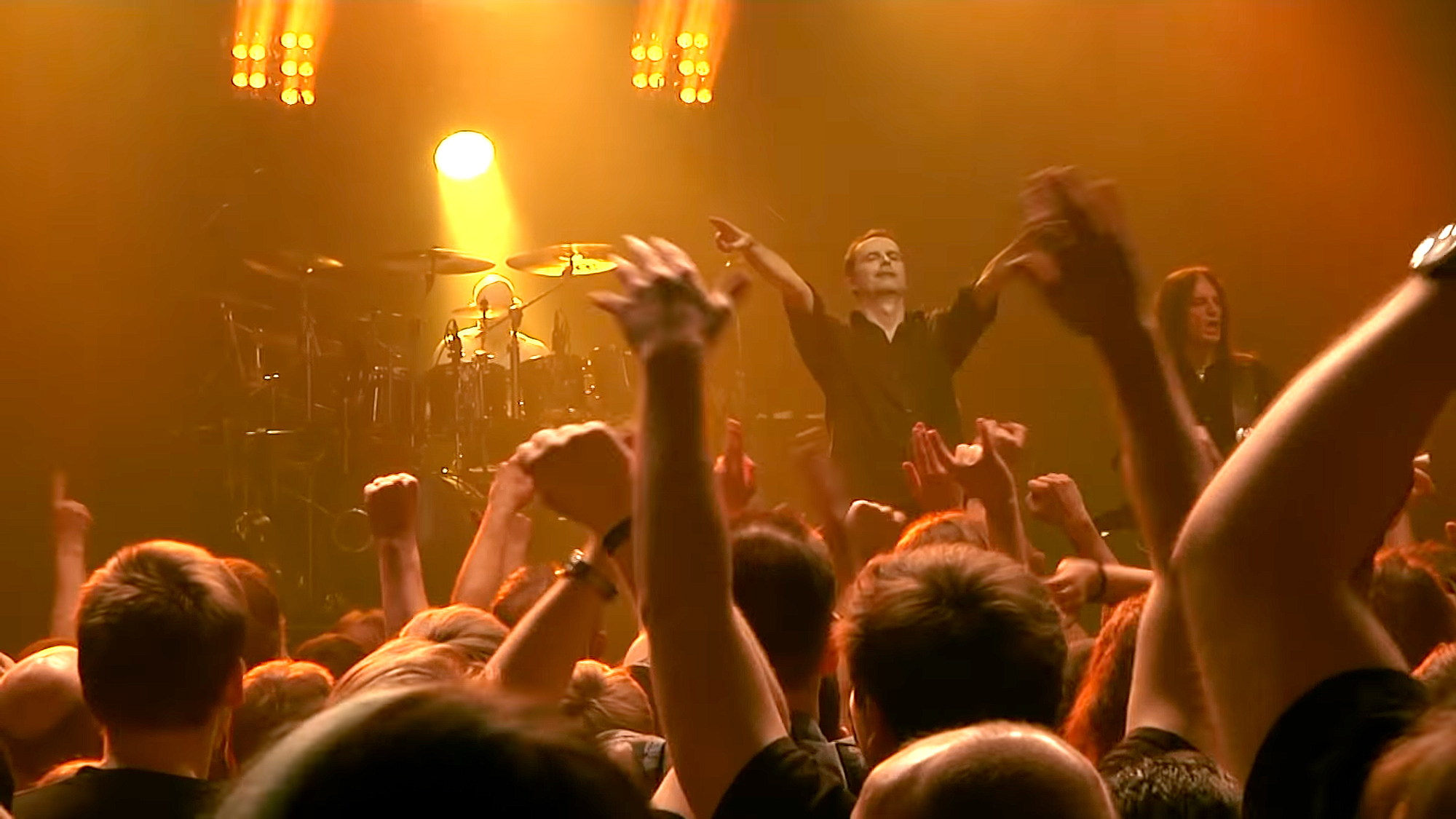 BLIND-GUARDIAN-Mirror-Mirror-(OFFICIAL-LIVE-VIDEO) - Release